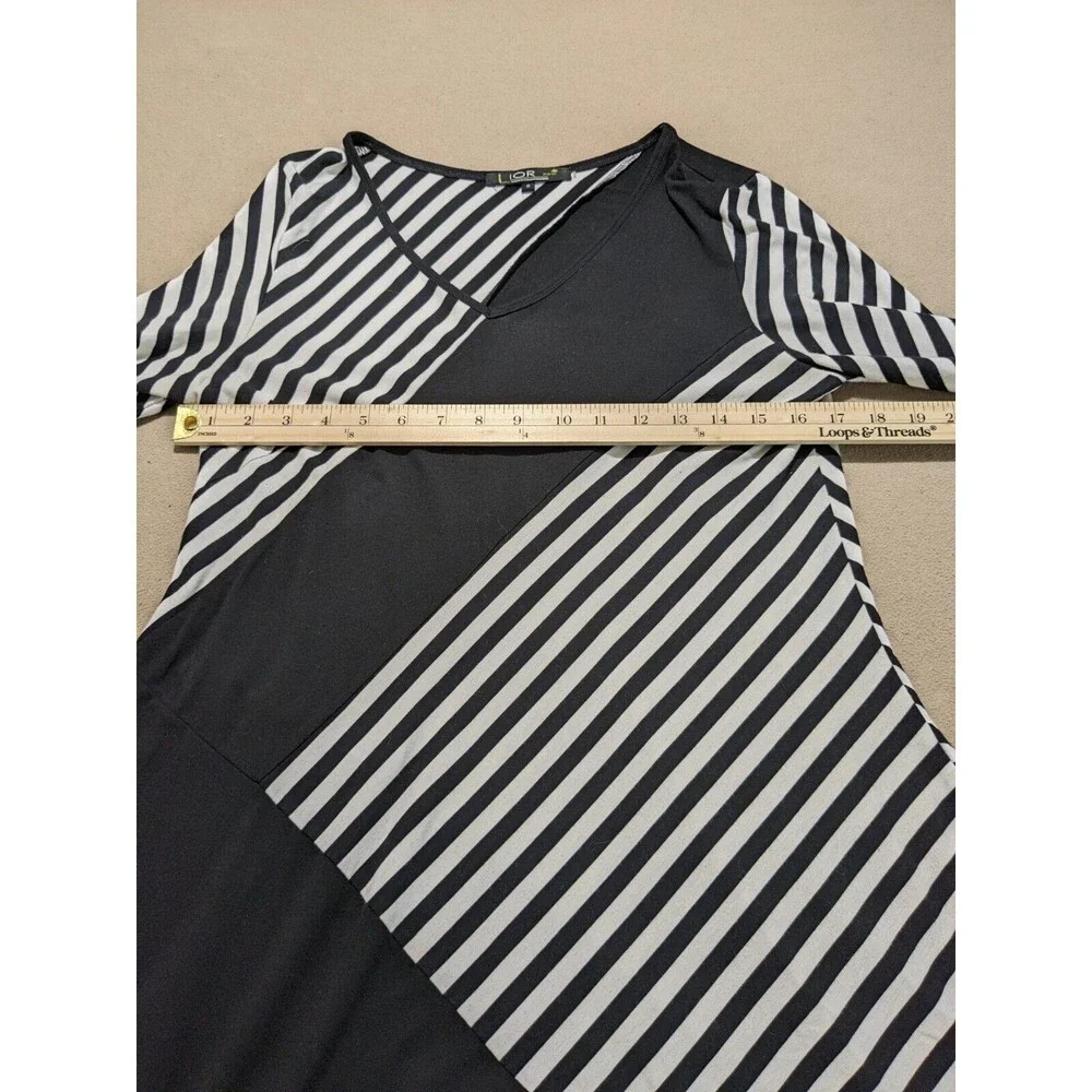 Lior Paris Black & White Stripes, Geometric Pattern Tunic with V-Neck Collar SM - Picture 7 of 10